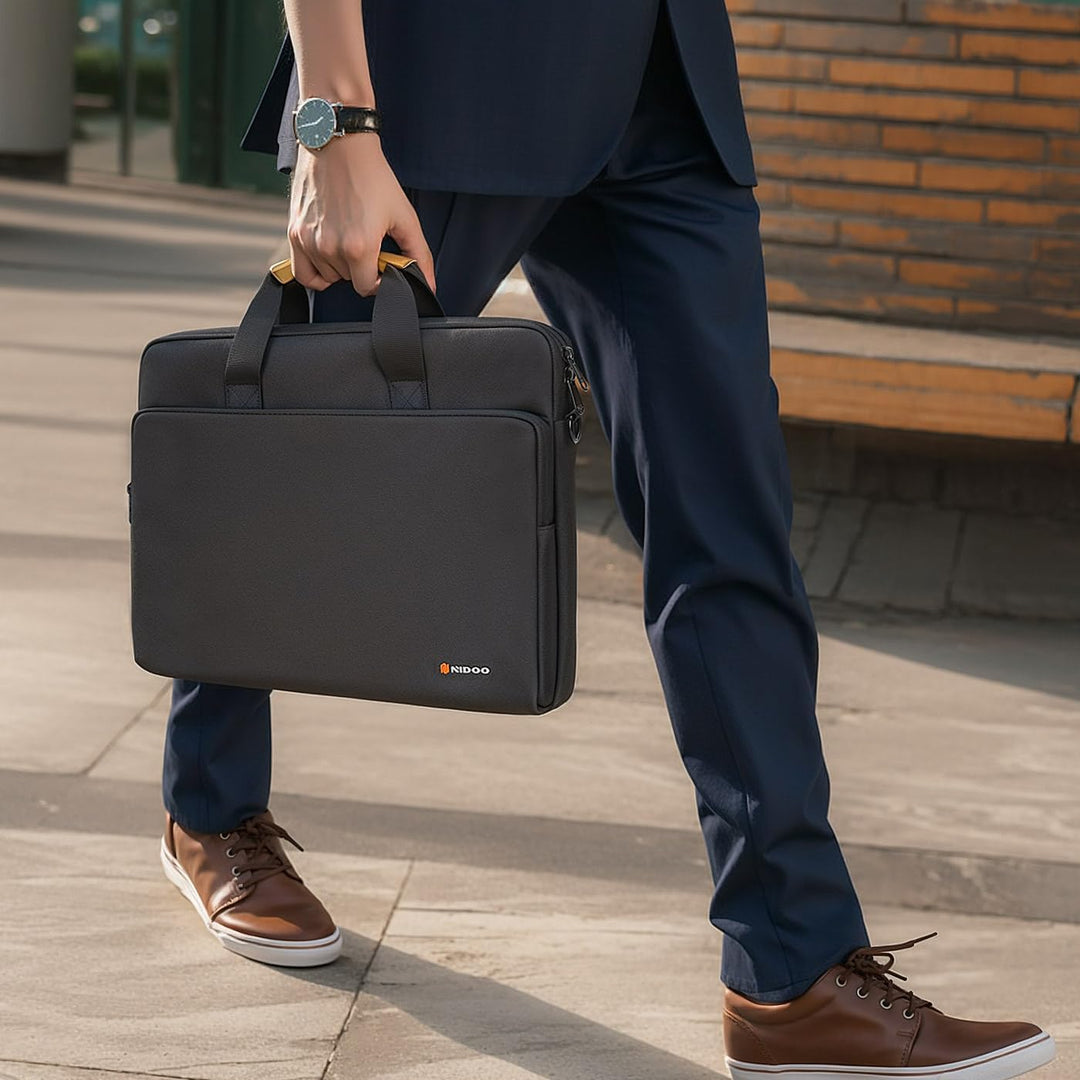Robust laptop shoulder bag, water-resistant, 360° protective interior, great for daily use.