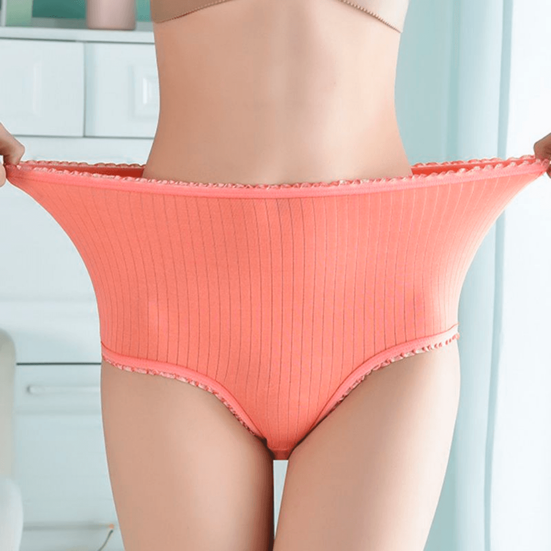 Leakproof period underwear, 8-pack. High-waisted design provides reliable protection against leaks & stains.