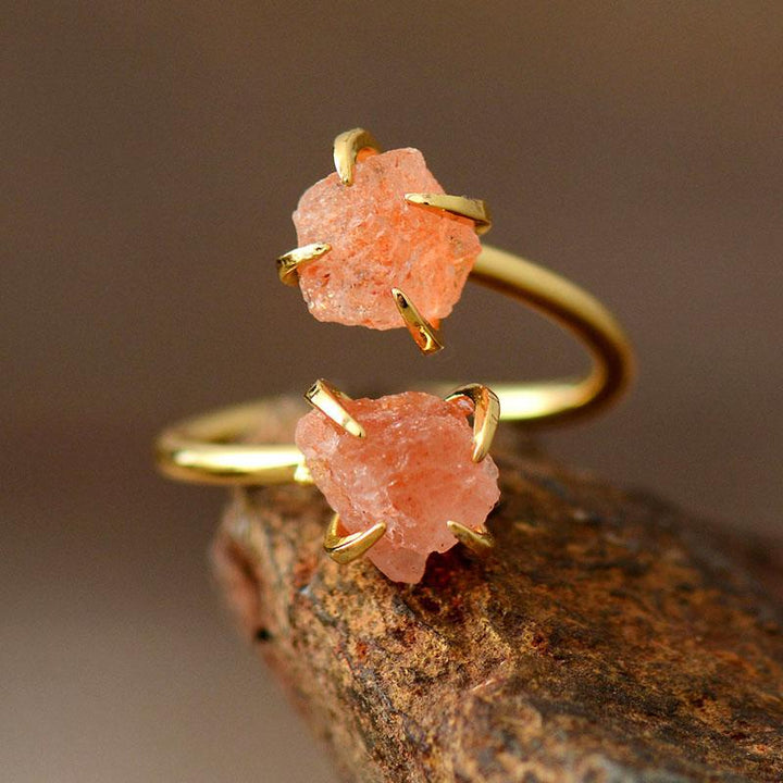 Stylish women's adjustable raw stone ring, a handmade piece for modern healing fashion.