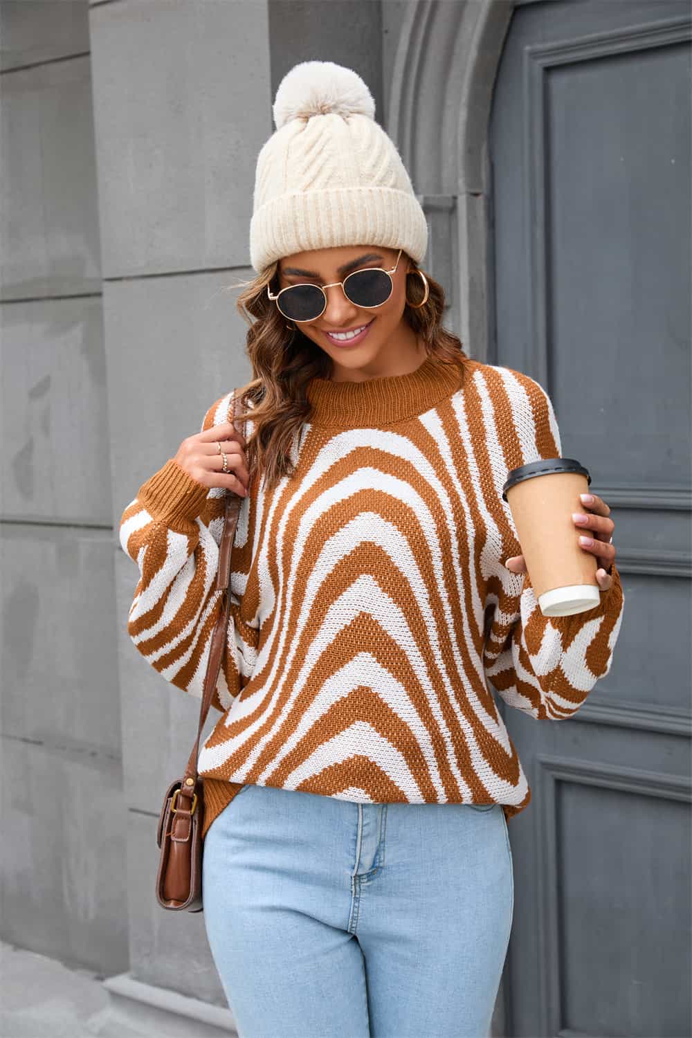 Women's fashionable azure printed round neck sweater. Versatile long sleeve top, ideal for casual and chic everyday wear.