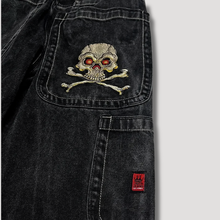 Stylish women's black high-waist baggy jeans, '90s retro loose fit, comfortable denim for everyday wear.