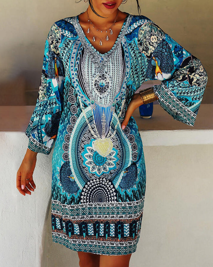 Flowy women's boho summer dress with long sleeves & vibrant print. Ideal for beach, casual or festival outfits.