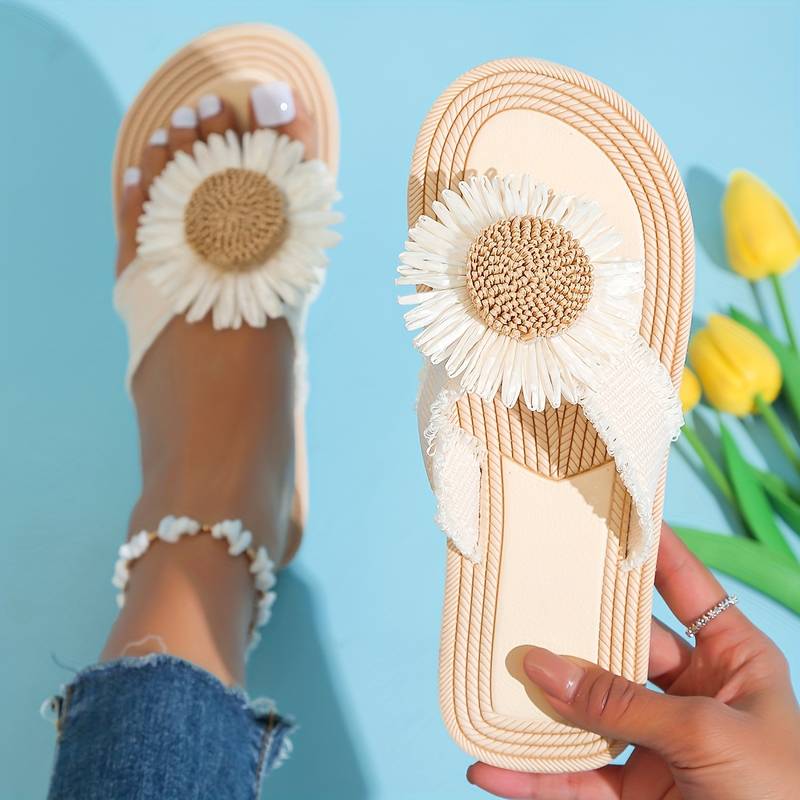 Stylish women's boho slip-on flat sandals featuring a beautiful daisy accent, ideal for casual summer wear.