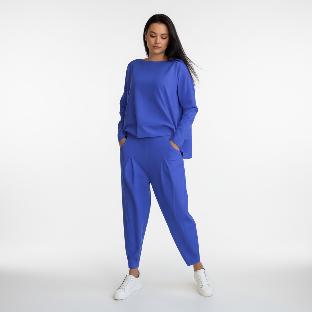 Fashionable women's two-piece leisure set, adaptable as a casual outfit or travel wear
