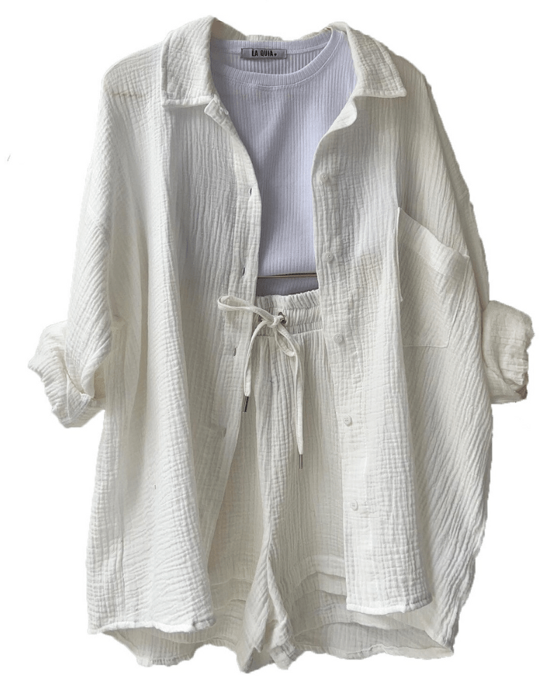 Elegantly relaxed women's two-piece summer outfit, a must-have for warm weather style