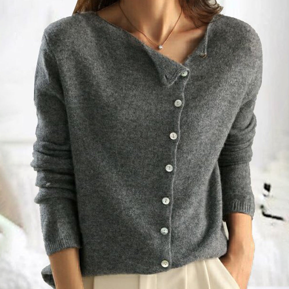 Stylish women's knitted sweater, a chic top for casual wear & everyday elegance. Versatile autumn fashion.