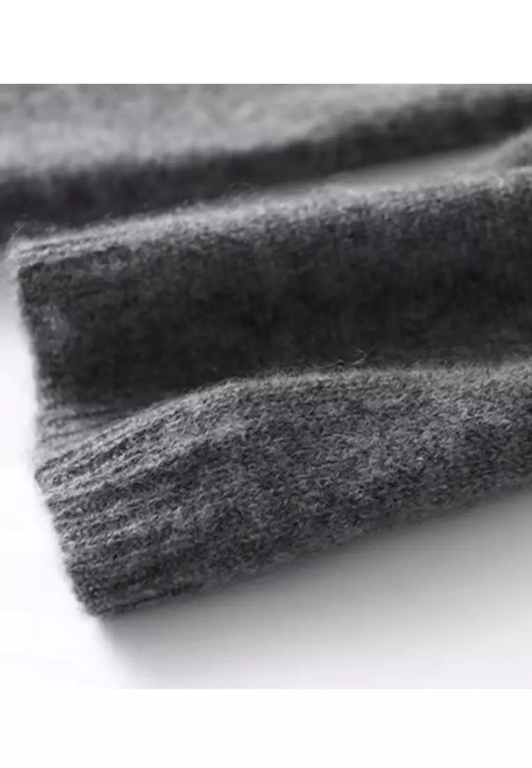 Elegant women's Leona knit sweater. Chic comfort top with long sleeves, perfect for autumn & winter style.