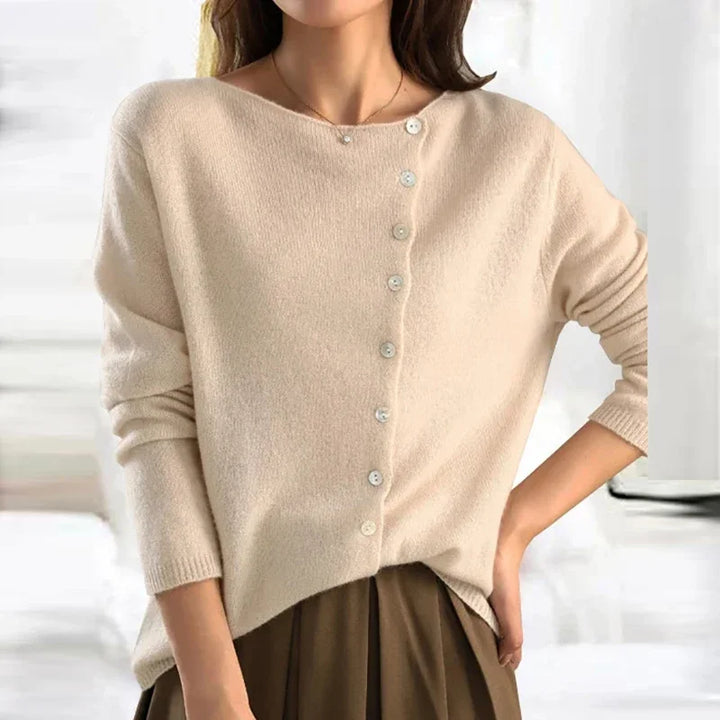 Cozy women's long-sleeve sweater, a comfortable chic top for autumn and winter fashion. Everyday elegance.