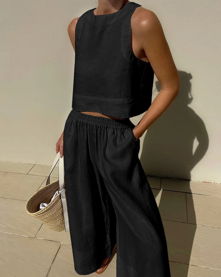 Comfortable women's cotton linen crop top & wide-leg pants set. Versatile for lounge wear or elegant summer fashion.
