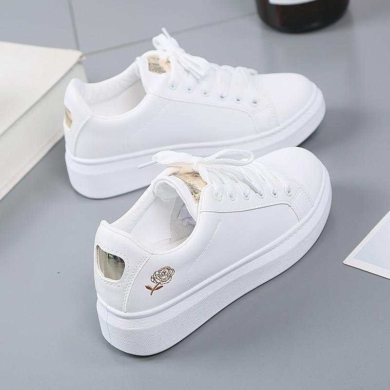 Women's chic white sneakers with metallic accents, perfect for everyday comfort and versatile styling.