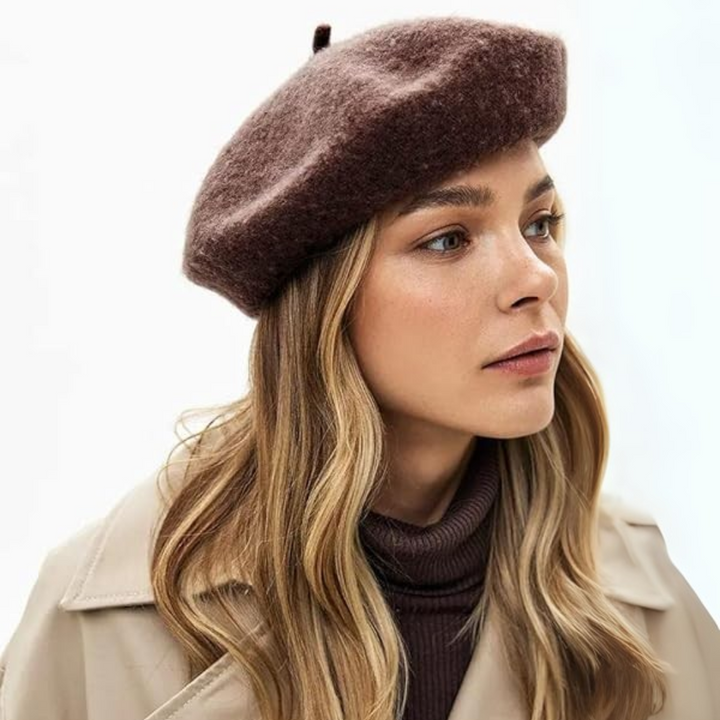 Fashionable women's wool beret in classic style, ideal for autumn/winter.