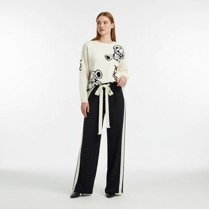 Casual women's two-piece sweater set, Petra, in a comfortable cotton blend for cozy winter wear.