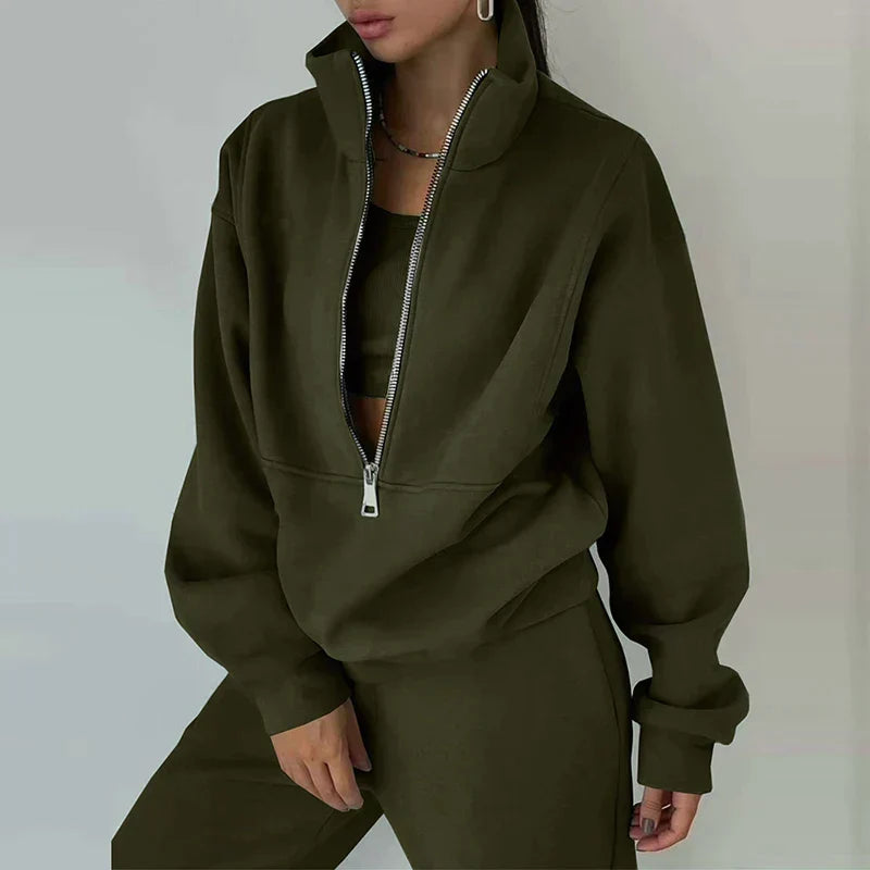 Soft 2-piece loungewear set for women, featuring a comfortable design & modern casual style.