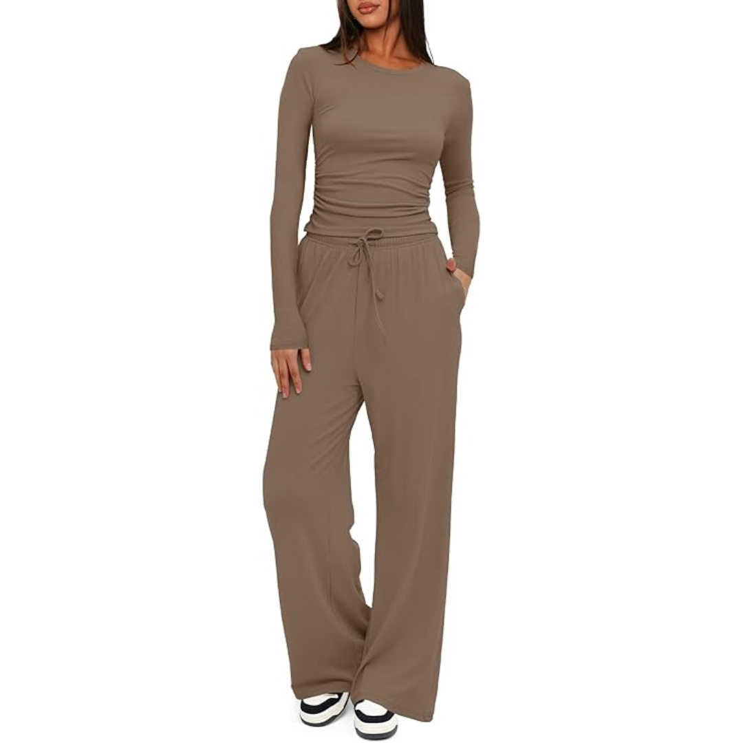 Casual women's lounge set, Lieke, featuring a cozy long sleeve top and stylish wide leg pants