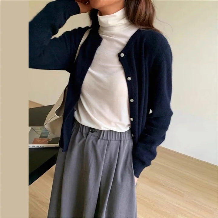 Everyday comfort women's button-front knitted cardigan, perfect for fall and winter fashion.