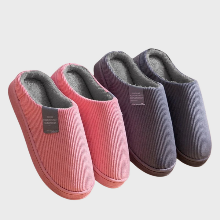 Everyday comfort: women's plush cloud slide slippers, warm house shoes for cozy home wear.