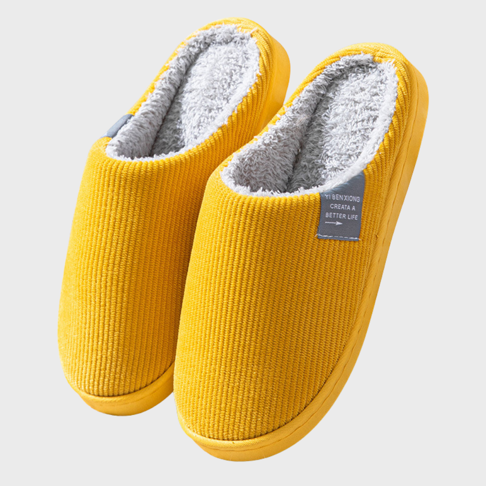 Soft plush women's cloud slide slippers, providing ultimate comfort & warmth.