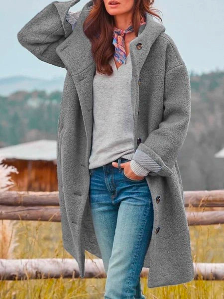 Versatile women's casual coat, an everyday essential. Comfortable fit, button closure, and practical pockets included.