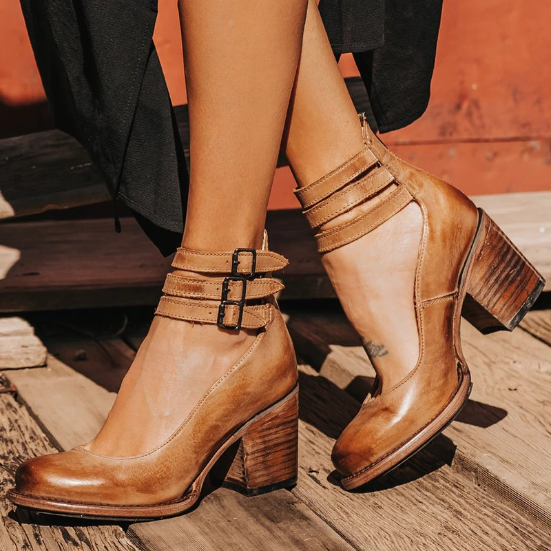 Comfortable women's walking shoes for daily errands & long walks, non-slip design.