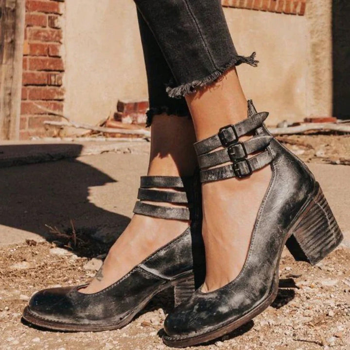 Women's everyday walking shoes, comfortable non-slip design, perfect for the office.