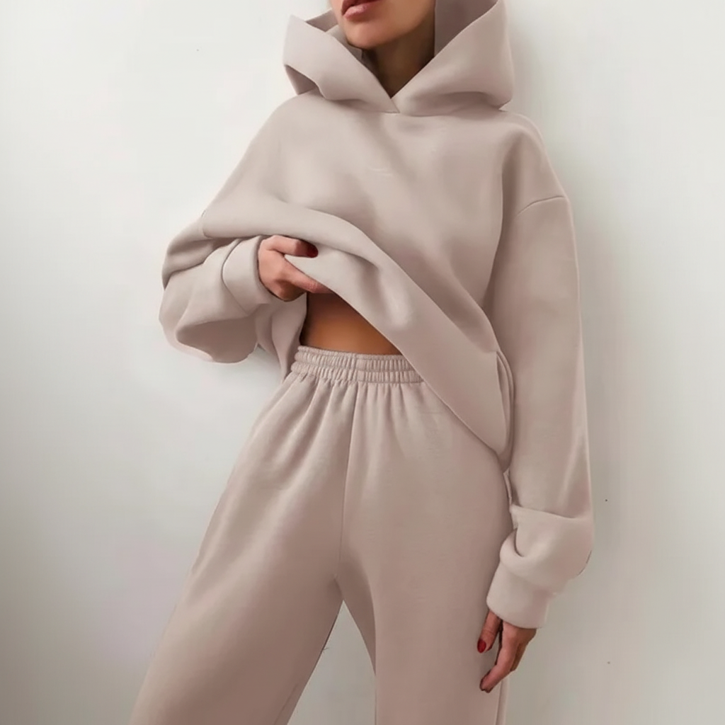 Elastic waistband detail on the women's fleece jogger pants, perfect for comfort fit.