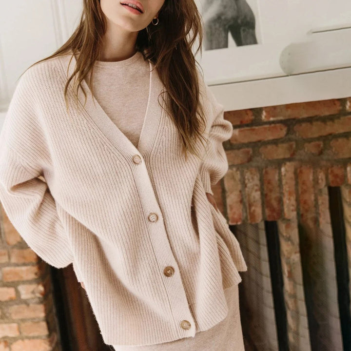 Casual women's oversized cocoon cardigan, a cozy knit sweater for everyday comfort.