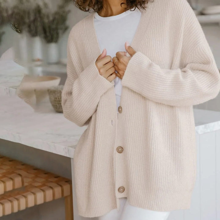 Women's fall fashion cocoon cardigan, oversized knitwear for comfortable layering.