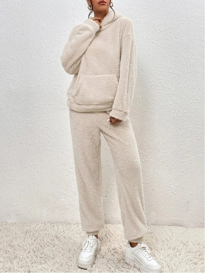 Plush teddy women's loungewear set. Hooded top & matching pants for cozy comfort & style.