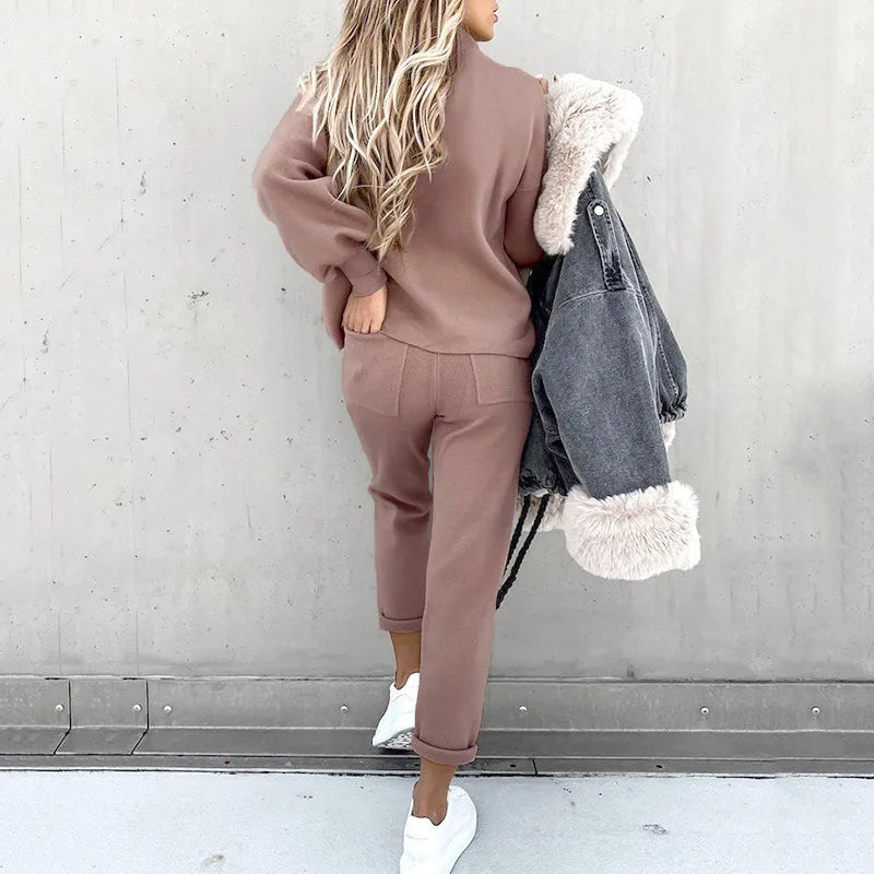 Women's versatile tracksuit, a warm jogging set with high collar, great for autumn comfort.