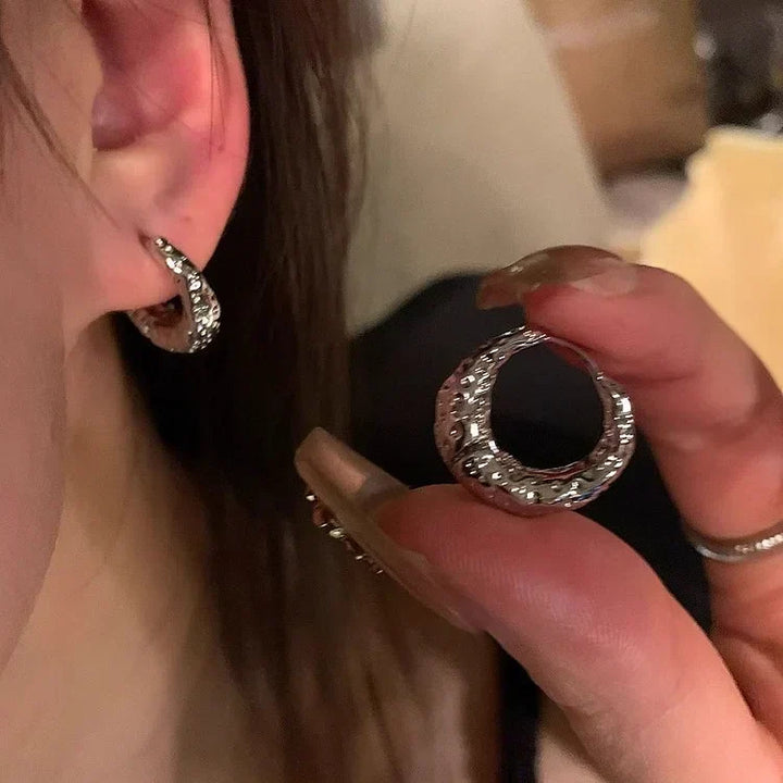 Modern women's gold hoop earrings, an elegant & versatile jewelry accessory for daily wear.