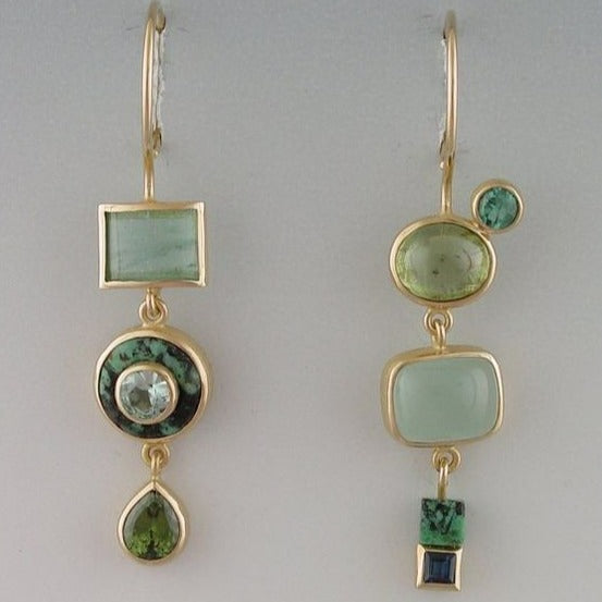Women's elegant vintage green drop earrings, classic fashion jewelry with gemstone.