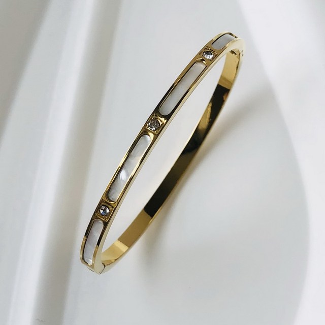 Modern women's zircon inlay bangle, a waterproof and chic accessory.
