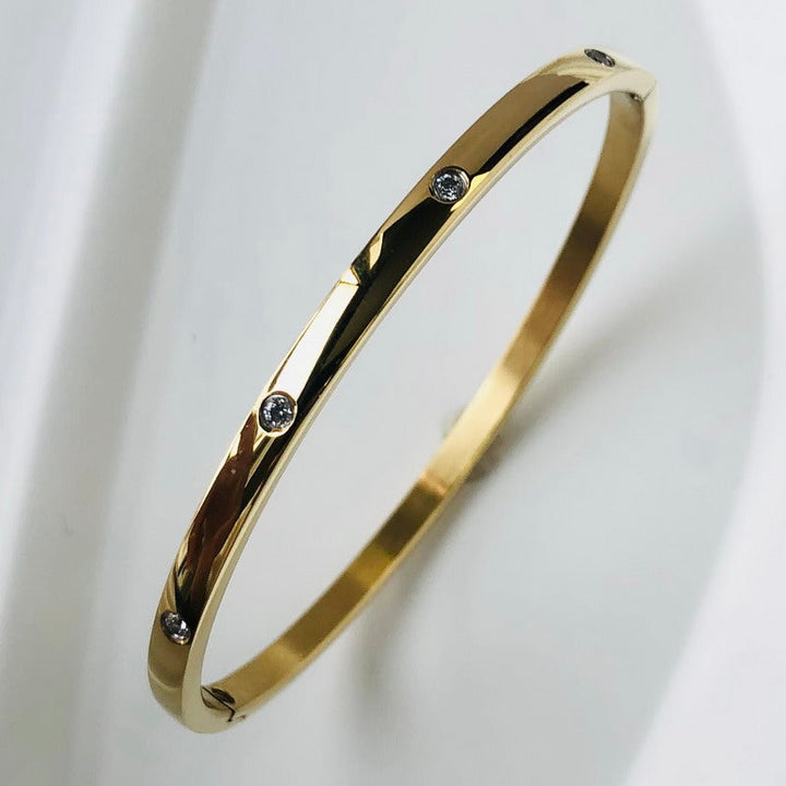 Shimmering women's zircon inlay bracelet, a beautiful and waterproof gift.