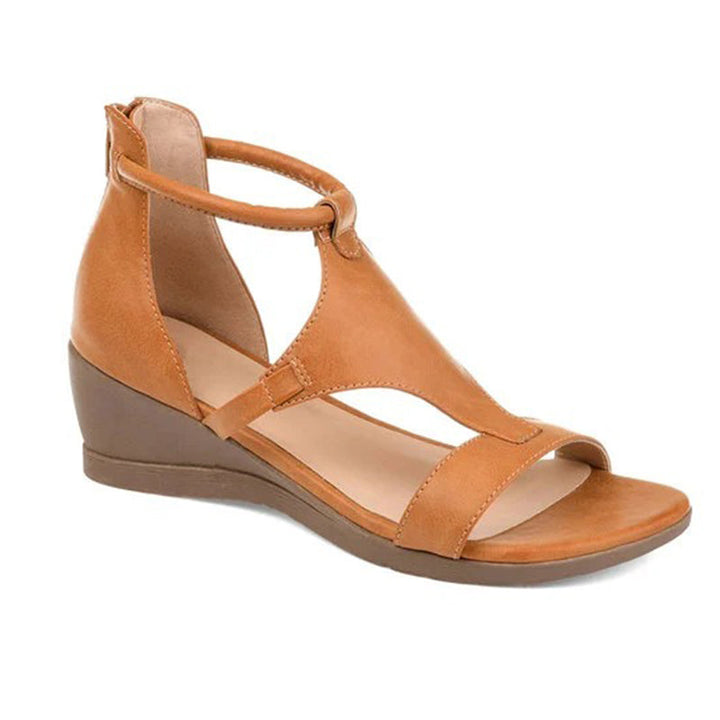 Stylish women's elevated heel sandals for versatile summer fashion, featuring an adjustable ankle strap.