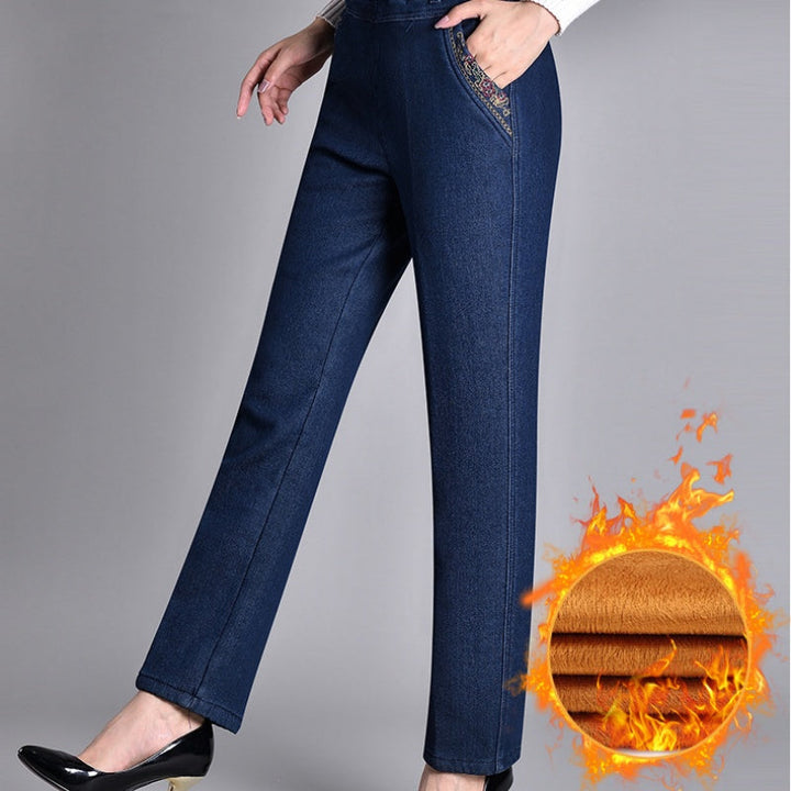 Casual women's push-up straight leg jeans, durable denim for all-season wear & comfortable flattering fit.