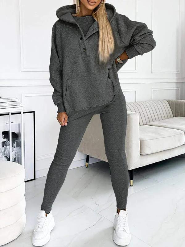 Stylish Elodie loungewear set for women. Versatile two-piece for casual days & relaxed comfort.