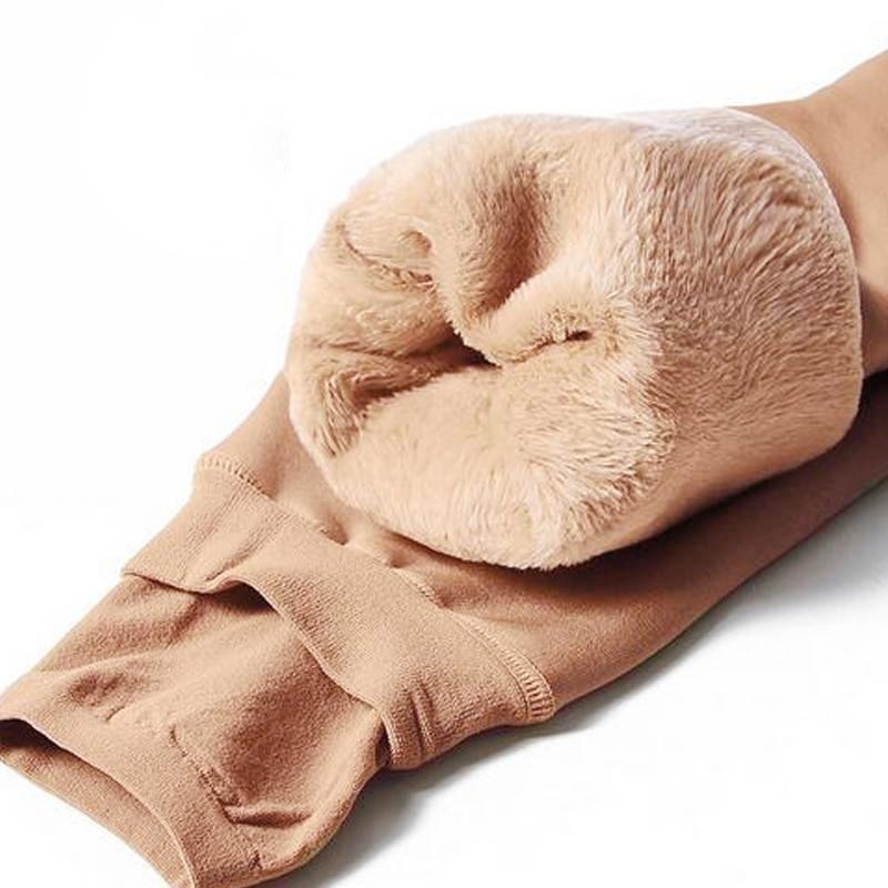 Warm Elsa women's fleece-lined leggings, essential for cold weather, ensuring cozy outdoor comfort.