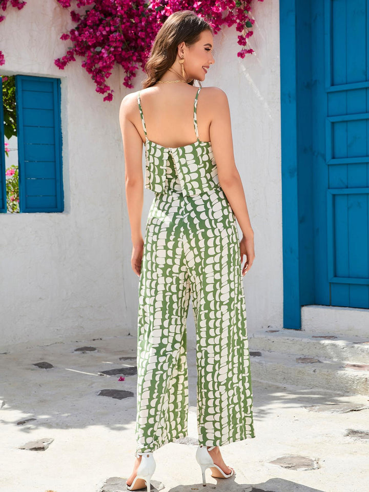 Chic green two-piece women's set: flowing loose blouse & wide leg trousers. Versatile outfit for summer style.