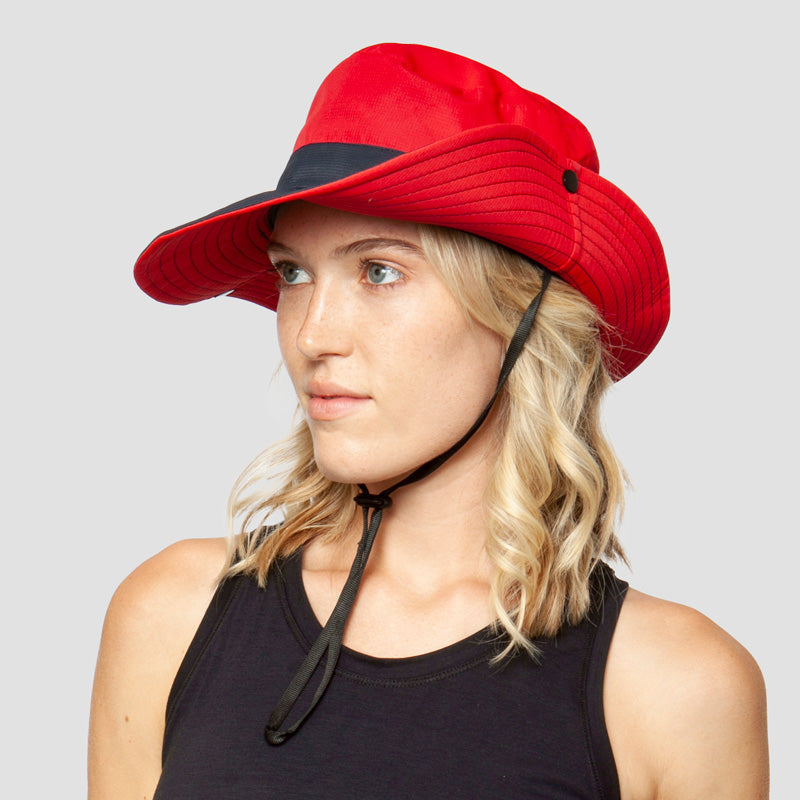 Stylish women's summer sun hat, foldable wide brim, breathable fabric, & ponytail slot for comfort.