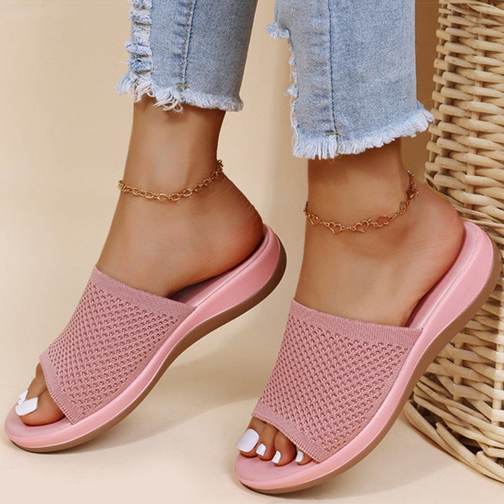 Women's handmade retro sandals for summer comfort. Vintage open-toe flats.