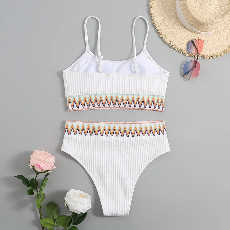 High waist women's bikini with adjustable straps. Trendy two-piece swimwear, ideal for beach holidays and summer fun.