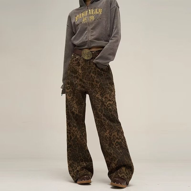 Layla style women's leopard print jeans. Trendy and comfortable fashion jeans, ankle-length, ideal for a bold night out look.