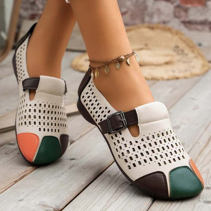 Women's lightweight buckle sandals for ultimate summer comfort.