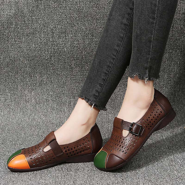 Comfortable women's casual sandals with buckle for versatile summer outfits.