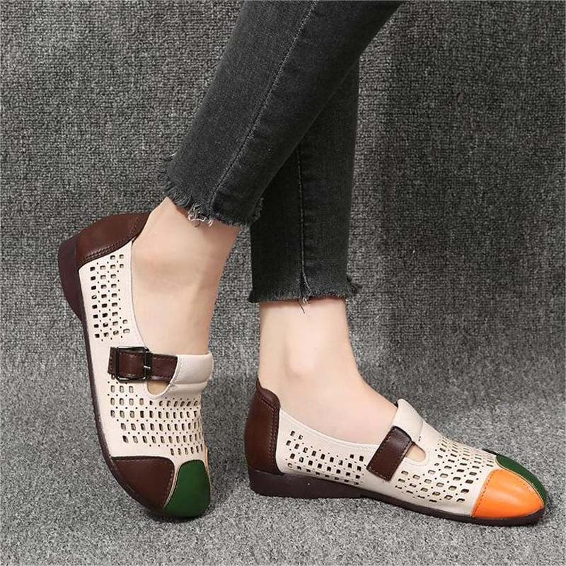 Lightweight women's summer sandals with secure adjustable buckle.