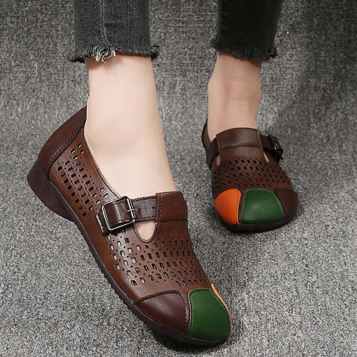 Women's flats with buckle, providing comfortable and trendy summer footwear.