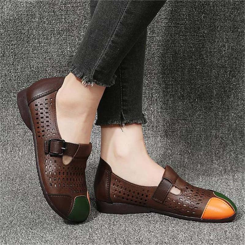 Lightweight summer sandals for women, featuring a secure buckle design.