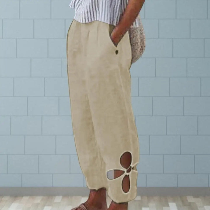 Casual women's relaxed fit trousers. Lightweight fabric, comfortable for summer, versatile fashion bottom.