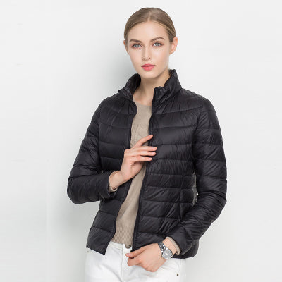 Breathable & waterproof women's lightweight jacket, suitable for varying weather.