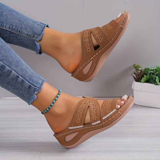 Stylish women's Liva walking sandals, designed for all-day comfort with supportive arch and pain relief.